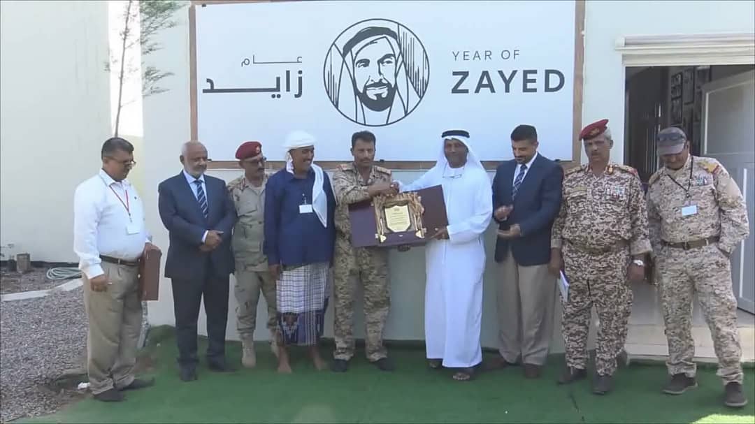 محافظوا لحج وأبين والضالع يكرمون ممثل الهلال الاحمر الاماراتي بعدن