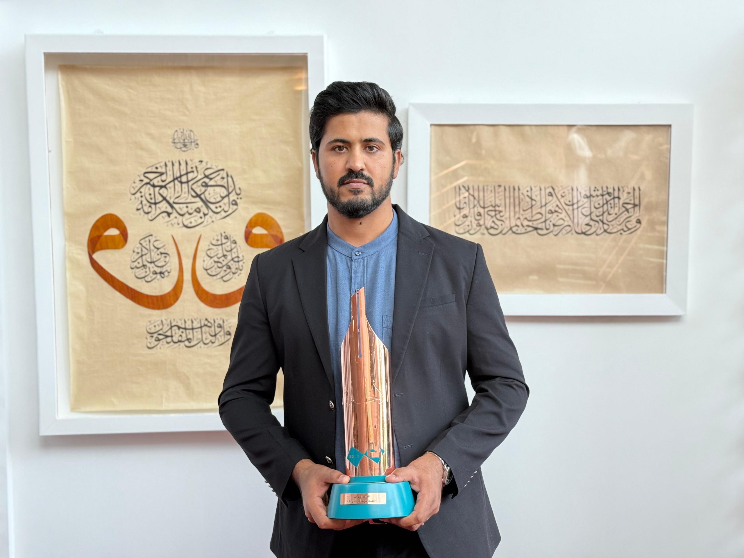 وزارة الثقافة القطرية تعلن فوز الخطاط اليمني عبدالوهاب سيف ” في المسابقة الدولية للخط العربي