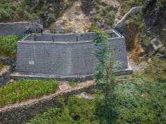 64 مليون دولار وخزانات مياه وطرق .. مشروع أممي يدعم آلافاً من مزارعي البن في تعز