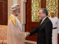 دبلوماسية الساعات الحاسمة.. عراقجي يعود لباكستان من مسقط ويستعد للطيران نحو موسكو