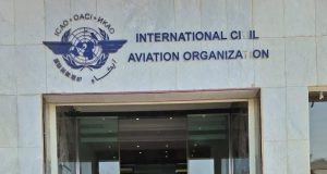 وزير النقل يبحث في مصر مع منظمة سبل تعزيز التعاون لدعم قطاع الطيران اليمني