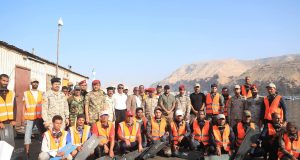 قوات خفر السواحل بحضرموت تطلق مبادرة لتنظيف حوض ميناء المكلا تستمر ثلاثة أيام