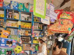 مكتب الصناعة بالمنصورة يضبط منتجات ضارة للأطفال ويحرر مخالفات لعدد من التجار