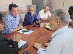 “الداؤودي” يناقش تركيب تيار ساخن للشوارع الرئيسية ومحطة الضخ وتحسين الشبكة الكهربائية بالبريقة