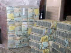 اقتصاد بلا سيولة.. تحذيرات من انهيار وشيك يهدد رواتب آلاف الموظفين في مناطق الشرعية