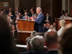 تشارلز في واشنطن.. هل وبخ الملك الرئيس من داخل الكونغرس؟