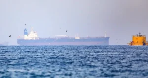 اندلاع حرائق بمنشأة نفطية وسفينة في الإمارات بهجوم صاروخي إيراني