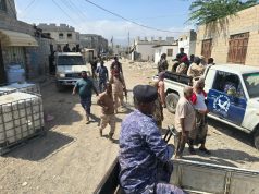 أمن المكلا ينفّذ حملة مداهمات واسعة بفوّه ويضبط مطلوبين ومعامل خمور ومسروقات