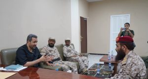 محافظ لحج يرأس اجتماعاً للجنة الأمنية حول قرار ازالة كافة نقاط الجباية الغير قانونية بالمحافظة
