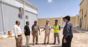 مدير الصحة المهرة يطلع على الأعمال النهائية لمشروع مخازن الأدوية واللقاحات بالغيضة