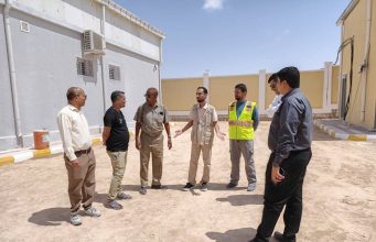مدير الصحة المهرة يطلع على الأعمال النهائية لمشروع مخازن الأدوية واللقاحات بالغيضة