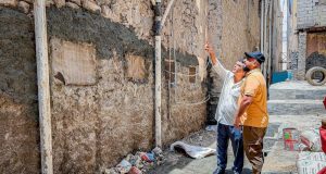 اشغال صيرة تنفذ أعمال تأهيل لعدد من المباني المهددة بالانهيار
