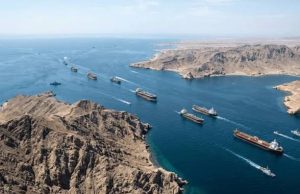 غرفة الشحن الدولية تعلن الحل البديل لمضيق هرمز عبر البر للجزيرة العربية غير كافي