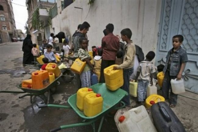 تلوث المياه وارتفاع أسعارها... كابوس يؤرق ملايين اليمنيين