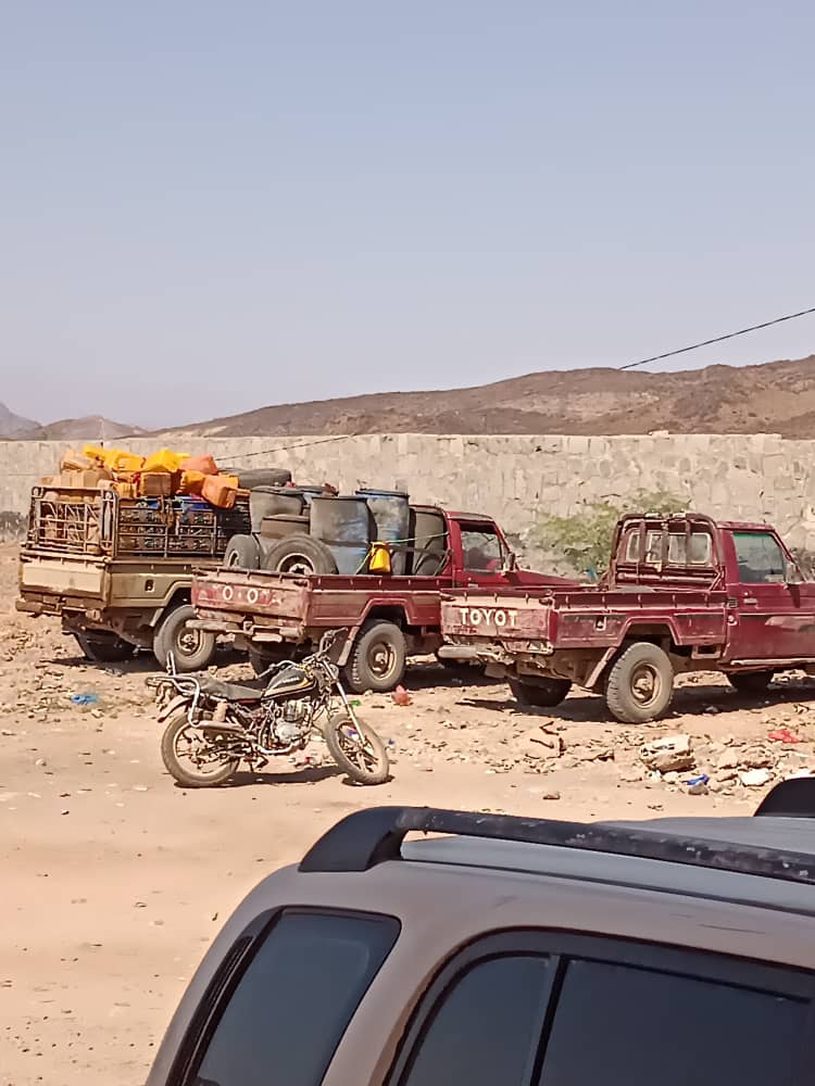 الحزام الأمني وأمن الملاح يلقون القبض على عدد من مهربي المشتقات النفطية