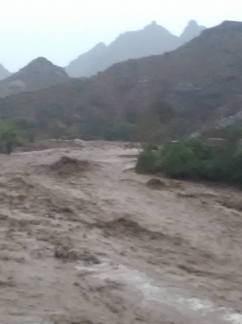 الضالع : اسبوع على التوالي والسيول تحاصر أهالي بلاد الأحمدي 