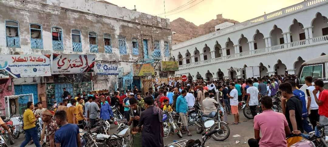 وسط إقبال جماهيري كبير المكلا تحتضن مهرجان باخمري