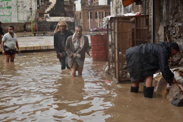 العثور على جثتي طفلين .. وتضرر 14 منزلا بسبب الامطار بتعز