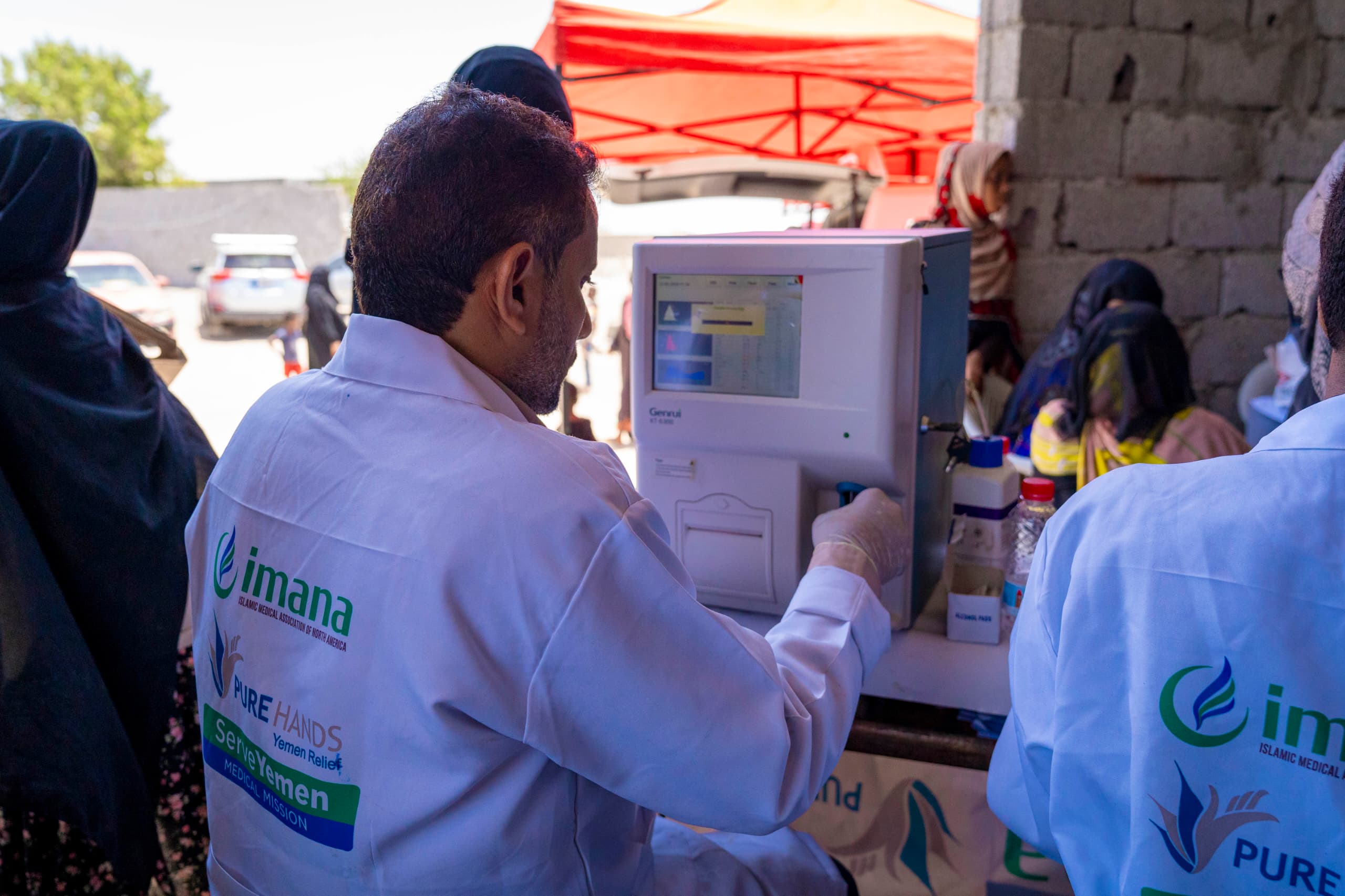 منظمة بيورهاندز تختتم مشروع العيادات الطبية المتنقلة في مخيمات عدن ولحج