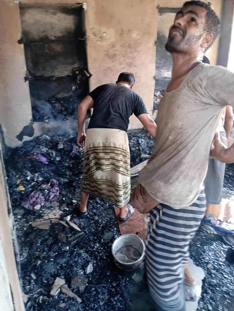 حريق يلتهم منزلا في مدينة حوطة لحج 