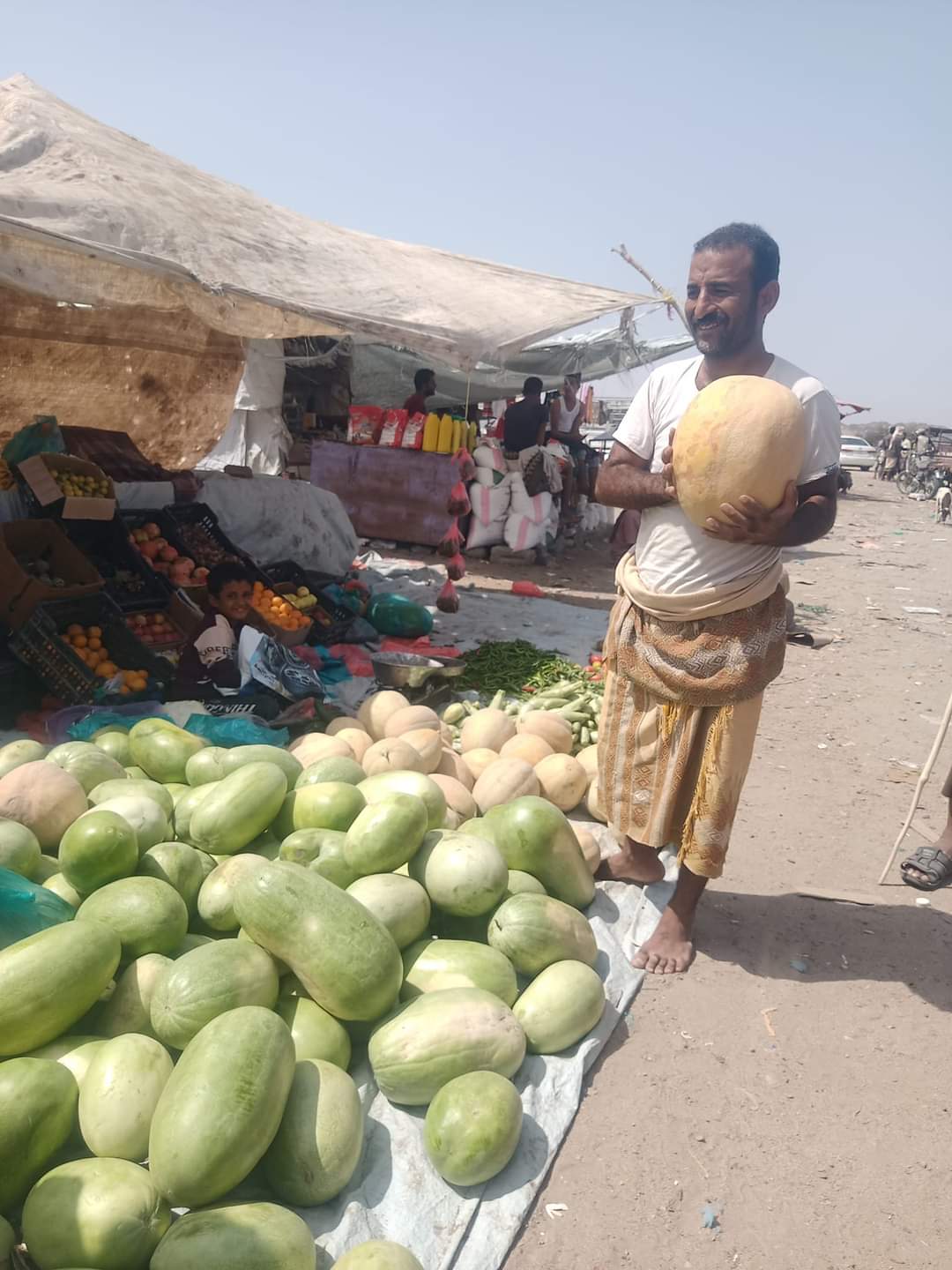 بعد تدخل حمدي والجعفري.. اللجنة الاقتصادية تعفي تجار طور الباحة من الرسوم الضريبية