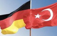 الذئب» يشعل أزمة بين ألمانيا وتركيا.. تحية «قلبت» الدبلوماسية
