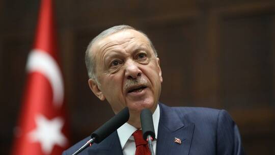 بعد احداث شغب قيصري .. أردوغان: نعرف كيف نكسر الأيادي القذرة التي تطال علم تركيا