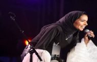 فنانة كويتية تثير جدلا برقصها مرتدية الحجاب 