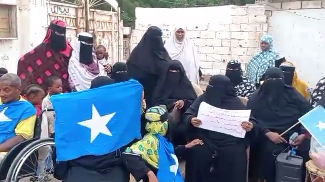 اللاجئون الصوماليين يناشدون الحكومة اليمنية والسفارة الصومالية وقف تعنت المفوضية السامية للأمم المتحدة 