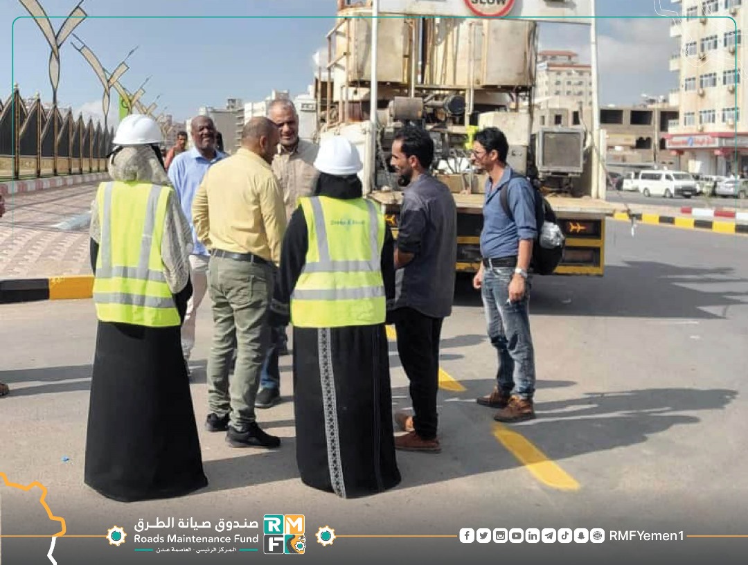 رئيس مجلس إدارة صندوق الطرق والجسور يدشن أعمال طلاء مشروع السفينة إلى بنك عدن