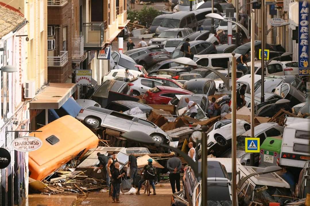 باللون الأحمر.. اسبانيا تجدد التحذيرات من عواصف رعدية وأمطار غزيرة وارتفاع عدد قتلى الفيضان إلى أكثر 211 شخص