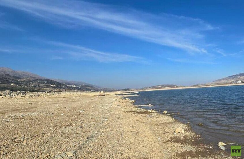 الجفاف يدق ناقوس الخطر في لبنان. بحيرة القرعون في مشهد مختلف